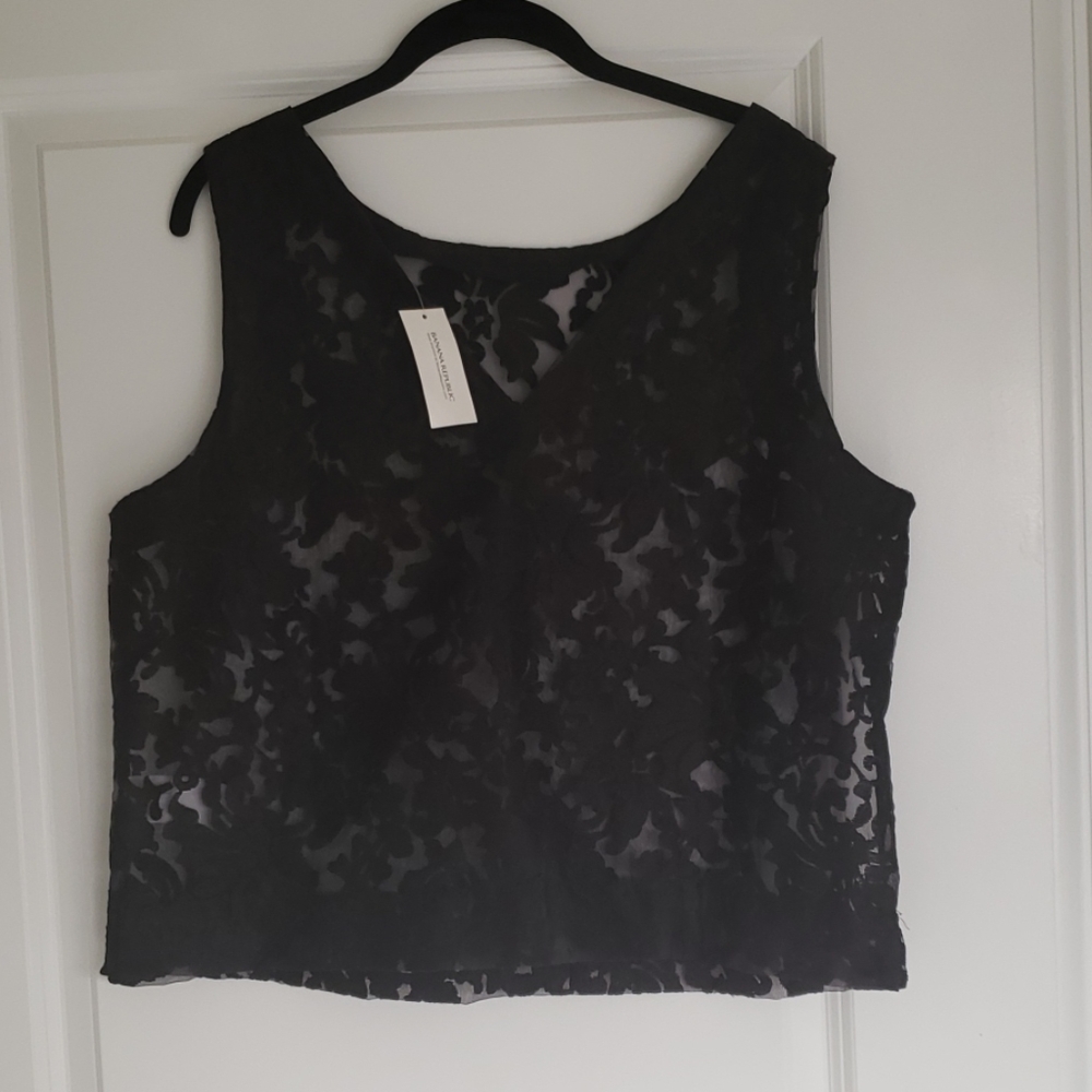 Black lace top / pullover